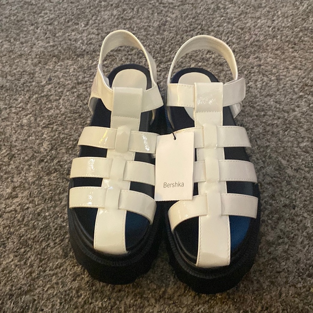 Bershka sandals.